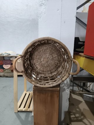 Grande cesto in vimini per coperte o piante