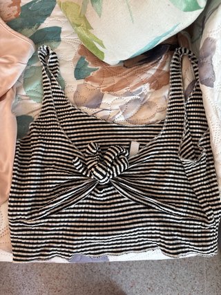 Varias prendas de tops/bodys/camisetas