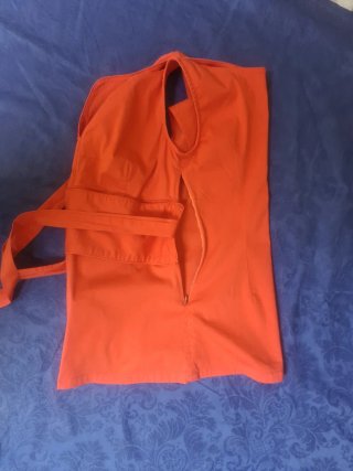 Top peplum rojo coral sin mangas con lazo Talla 36