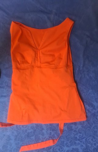 Top peplum rojo coral sin mangas con lazo Talla 36