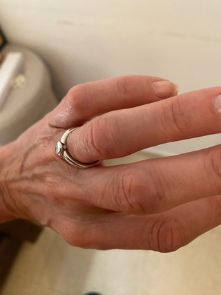 Anillo oro blanco con 3 brillantes