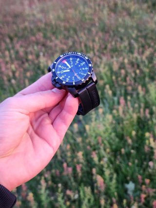 Reloj swiss made Militar Titanio Negro PVD 300m