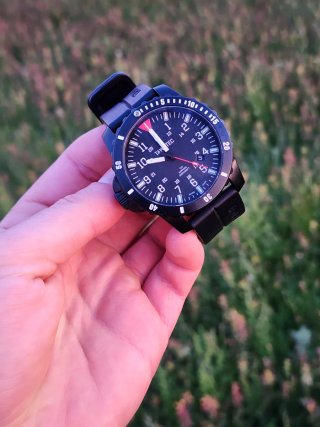 Reloj swiss made Militar Titanio Negro PVD 300m