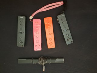 Lote Wii: 4 controller + sensore in regalo
