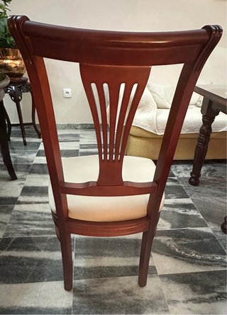 Mesa de comedor y 2 sillas