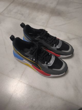 Zapatillas Puma Negras y Rojas Talla 43