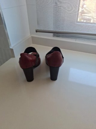 Zapatos Bimba & Lola piel granate y marrón