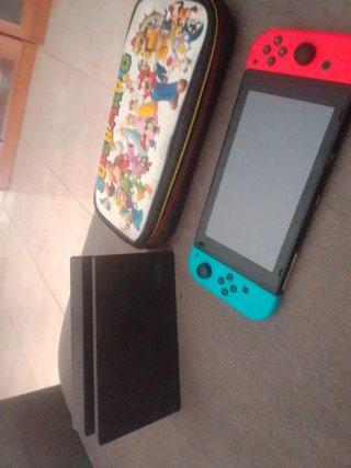 Nintendo Switch Azul y Rojo (No enciende)