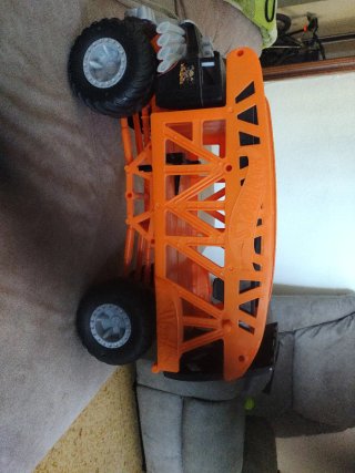 Camión Transportador Hot Wheels Monster Trucks Bon