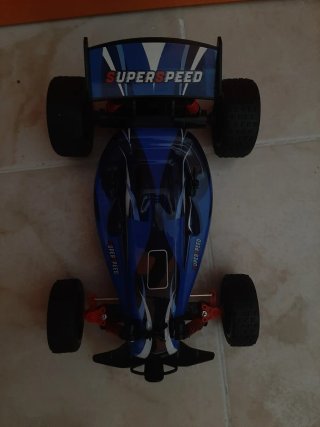 Coche teledirigido todoterreno azul