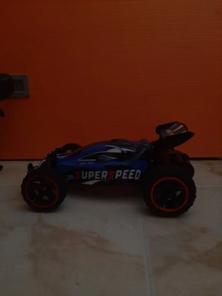 Coche teledirigido todoterreno azul