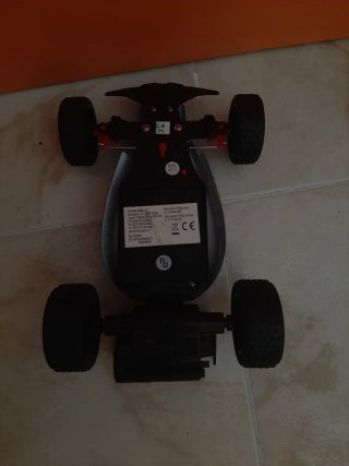 Coche teledirigido todoterreno azul