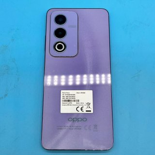 Smartphone OPPO con IA, batteria e tripla fotocamera