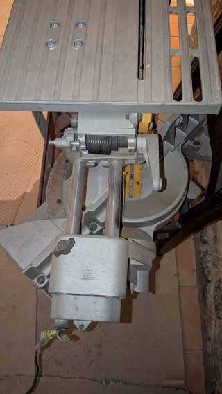 Sierra Ingletadora DeWalt con Mesa