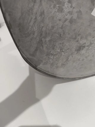 Cubo metálico estilo lechera.