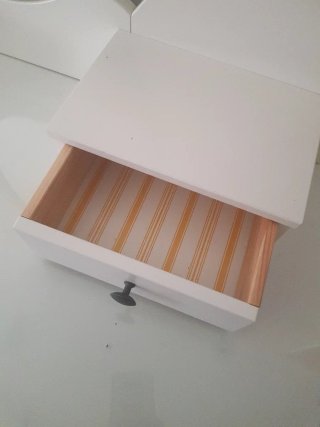 Tocador Ikea con espejo y taburete