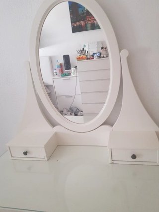 Tocador Ikea con espejo y taburete