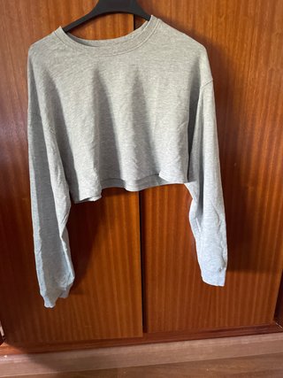 Sudadera fina gris crop top