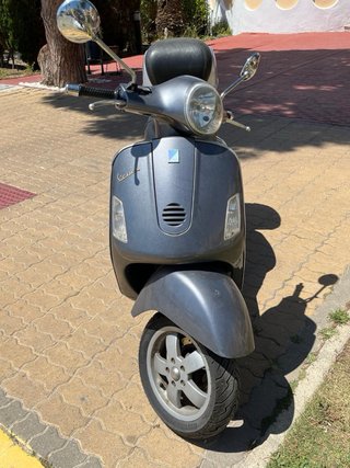 Vespa GT 200L Scooter Gris