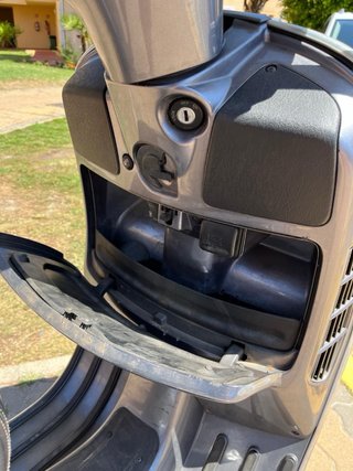 Vespa GT 200L Scooter Gris