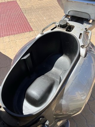 Vespa GT 200L Scooter Gris