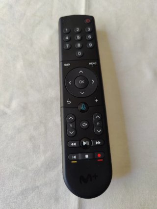 Mando Movistar Plus con micrófono