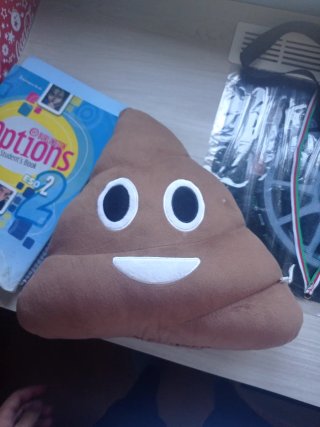 Almohada Emoji Caca Marrón
