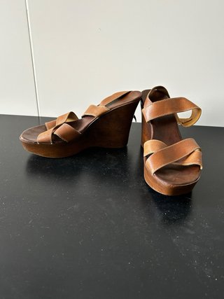 Cuñas tacón marrón talla 38
