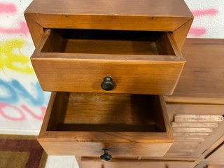Mueble escalonado de madera
