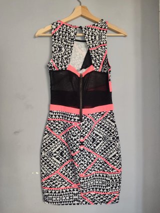 Vestido fiesta ajustado estampado geométrico