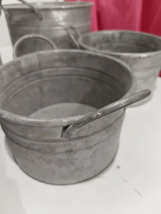 Cubo latón inspiración lechera