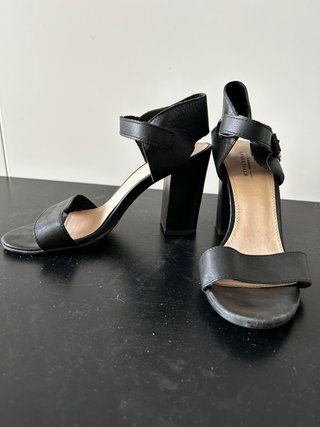 Tacones negros talla 38