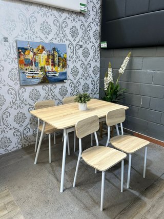 Mesa y 4 Sillas Comedor