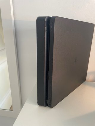 PS4 + 2 Giochi + Cavi
