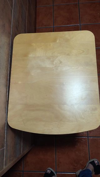 Mesa auxiliar con ruedas y cajón