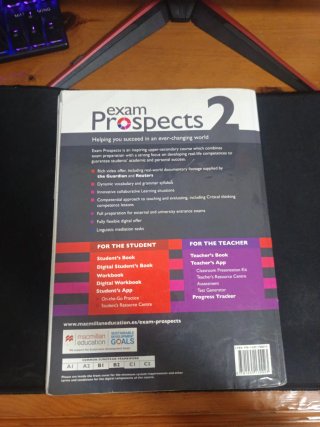 EXAM PROSPECTS 2 Student's book: libro de texto...