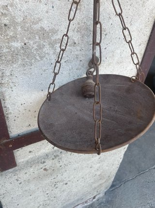 Bilancia antica in ferro battuto