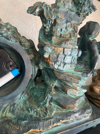 Reloj de mesa con querubines