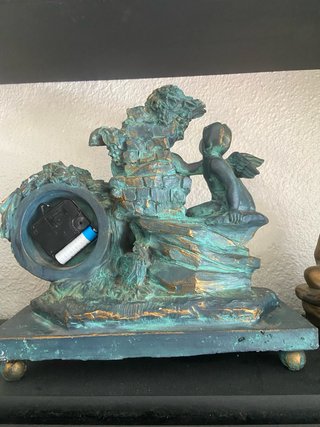 Reloj de mesa con querubines