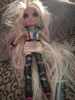 Muñeca Rockera con Botas Estrelladas