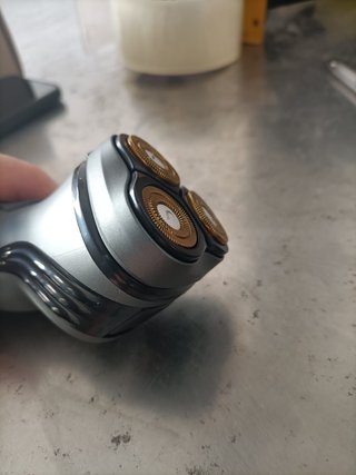 - Cecotec afeitadora rotativa cuchillas titanio