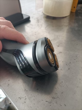 - Cecotec afeitadora rotativa cuchillas titanio