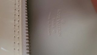 Bolso mano charol Louis Vuitton blanco