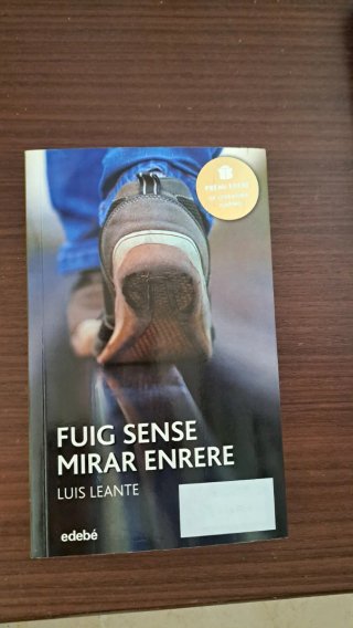 Fuig sense mirar enrere
