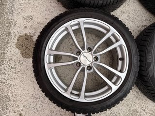 Llantas 17” con neumáticos nuevos VAG