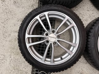 Llantas 17” con neumáticos nuevos VAG