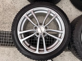 Llantas 17” con neumáticos nuevos VAG