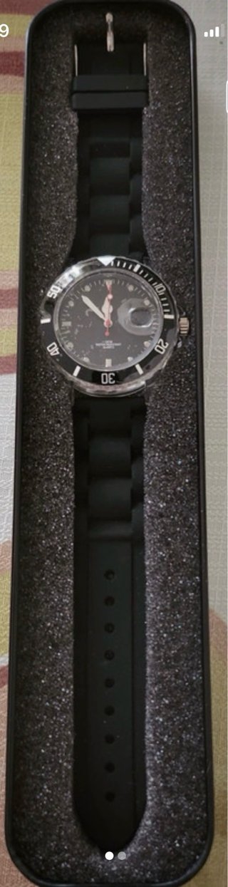 Reloj de hombre negro