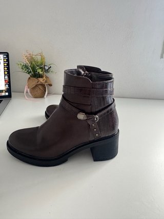 Botines marrones de tacón – Talla 39