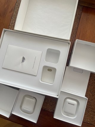 Caja iPad y 2 Cajas AirPods